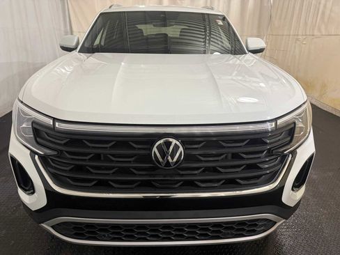 Certified 2024 Volkswagen Atlas Cross Sport SE image 3