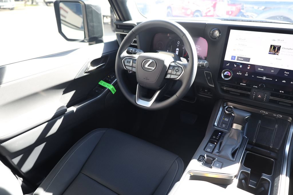 Used 2026 Lexus GX 550 w/ Accessory Package (2T) AWD/4WD image 19