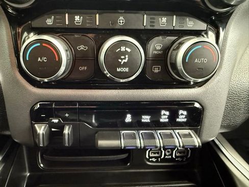 Used 2022 RAM 1500 Laramie AWD/4WD image 38