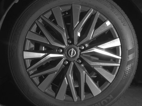 Used 2025 Nissan Altima 2.5 SV FWD image 12