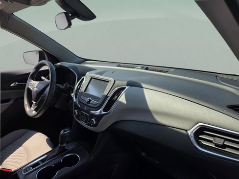 Used 2018 Chevrolet Equinox LS image 19
