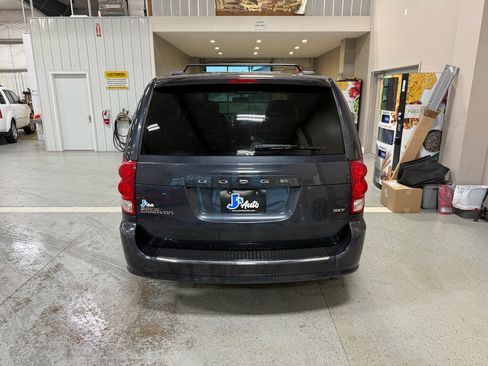 Used 2014 Dodge Grand Caravan SXT FWD image 4
