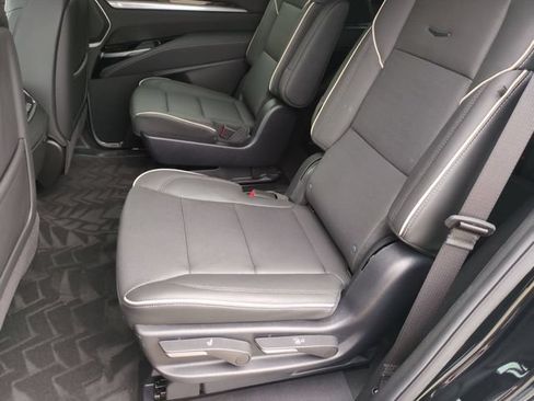 Used 2025 Cadillac Escalade Premium Luxury AWD/4WD image 15