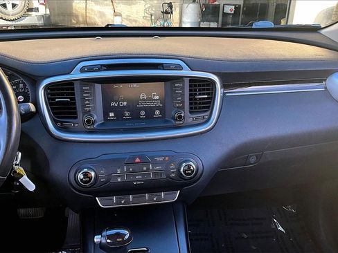 Used 2018 Kia Sorento LX image 19