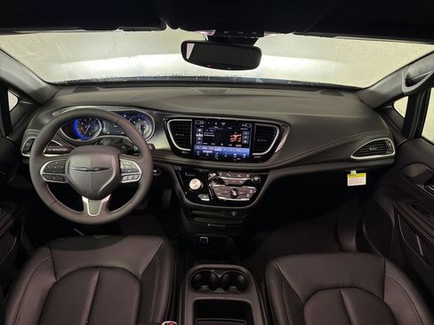 New 2026 Chrysler Pacifica Select FWD image 22