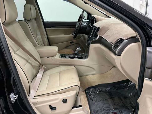 Used 2018 Jeep Grand Cherokee Overland AWD/4WD image 30