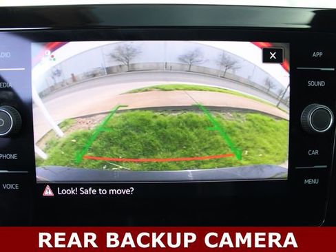 Used 2025 Volkswagen Jetta SE w/ Sunroof Package image 5