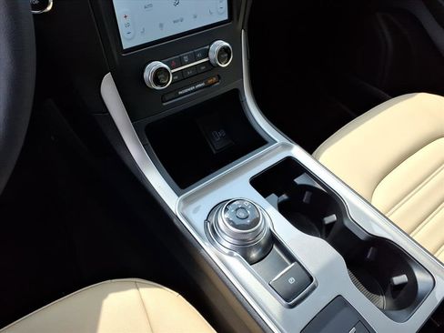 Used 2024 Ford Edge SEL w/ Convenience Package image 16