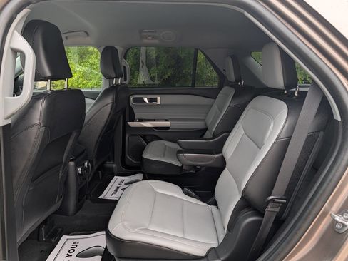Used 2021 Ford Explorer XLT w/ Equipment Group 202A AWD/4WD image 4