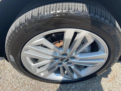 Used 2020 Audi Q5 2.0T Premium Plus w/ Premium Plus Package AWD/4WD image 9