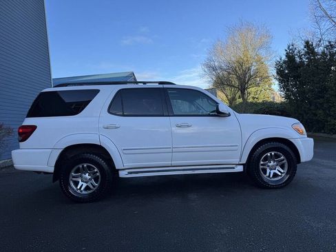 Used 2005 Toyota Sequoia SR5 image 3