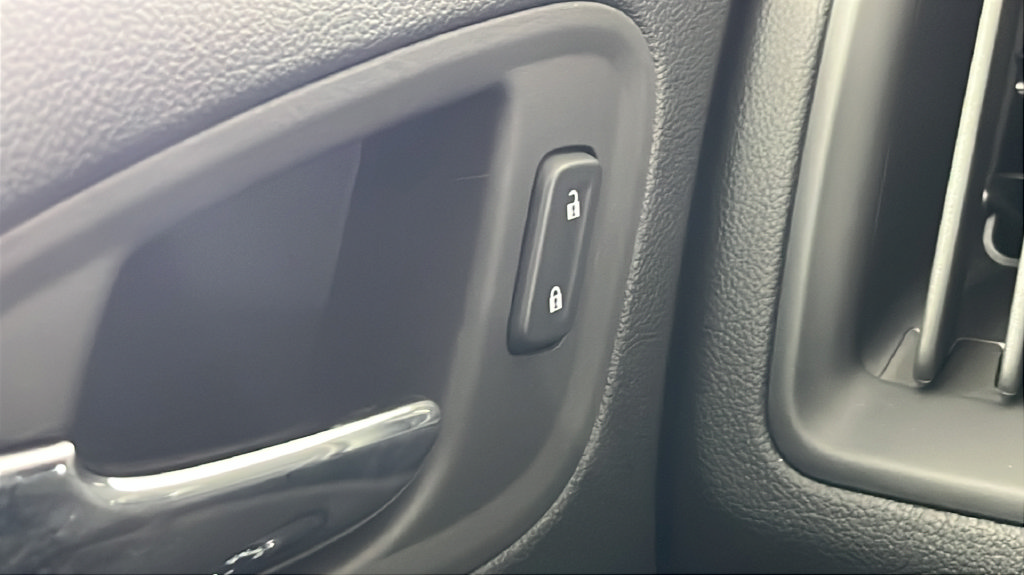 Used 2022 Chevrolet Colorado LT w/ Fleet Safety Package RWD image 26