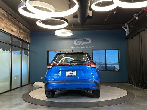 Used 2023 Nissan Kicks SR w/ SR Premium Package FWD image 4