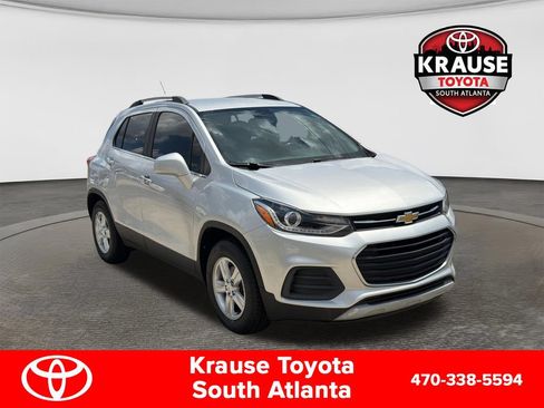 Used 2020 Chevrolet Trax LT w/ LT Convenience Package FWD image 1