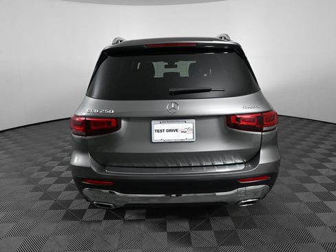 Used 2022 Mercedes-Benz GLB 250 4MATIC image 29