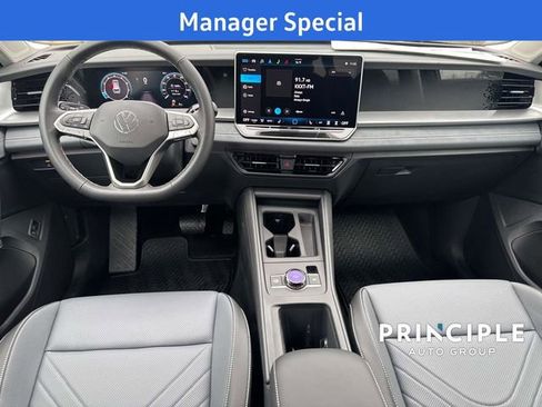 New 2025 Volkswagen Tiguan SE image 24
