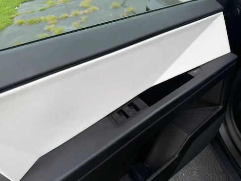 Used 2024 Tesla Cybertruck AWD Crew Cab image 15