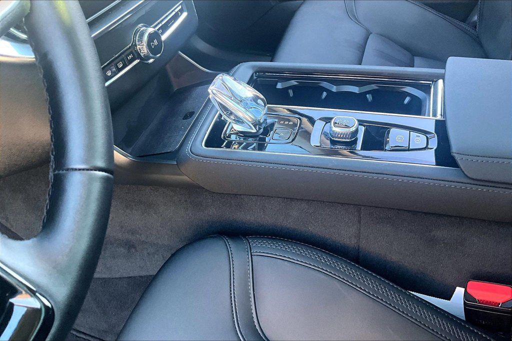 Certified 2026 Volvo XC90 B6 Plus AWD/4WD image 19
