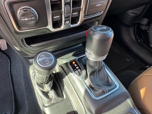 Used 2022 Jeep Wrangler Unlimited Sahara AWD/4WD image 34