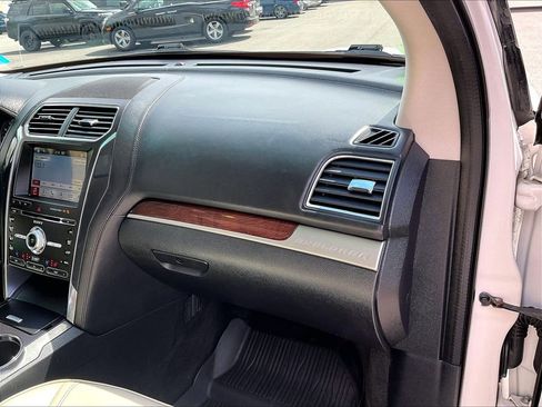 Used 2017 Ford Explorer Platinum AWD/4WD image 13