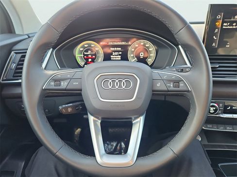 Used 2024 Audi Q5 e Premium w/ Convenience Package image 32