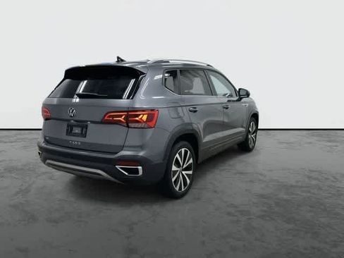 Used 2024 Volkswagen Taos SE FWD image 3