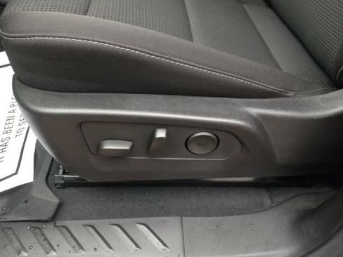 Used 2025 Chevrolet Colorado LT RWD image 15