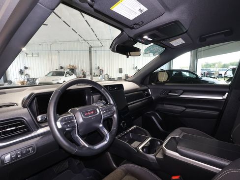 Certified 2025 GMC Terrain Elevation w/ Black Edition AWD/4WD image 9