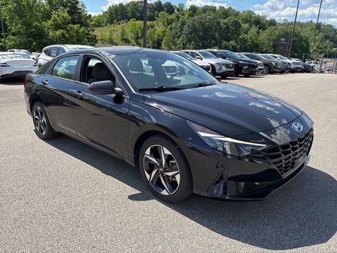 Used 2023 Hyundai Elantra SEL w/ Convenience Package FWD image 7