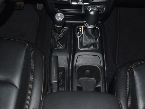 Used 2023 Jeep Wrangler Unlimited Sahara AWD/4WD image 28