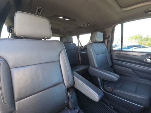 Used 2022 Chevrolet Suburban Z71 w/ Z71 Off-Road Package image 16