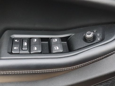 Used 2023 Jeep Grand Cherokee L Laredo image 15