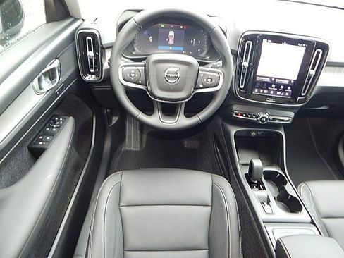 New 2026 Volvo XC40 B5 Core w/ Climate Package image 5