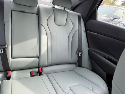 Used 2025 Hyundai Elantra Limited image 39