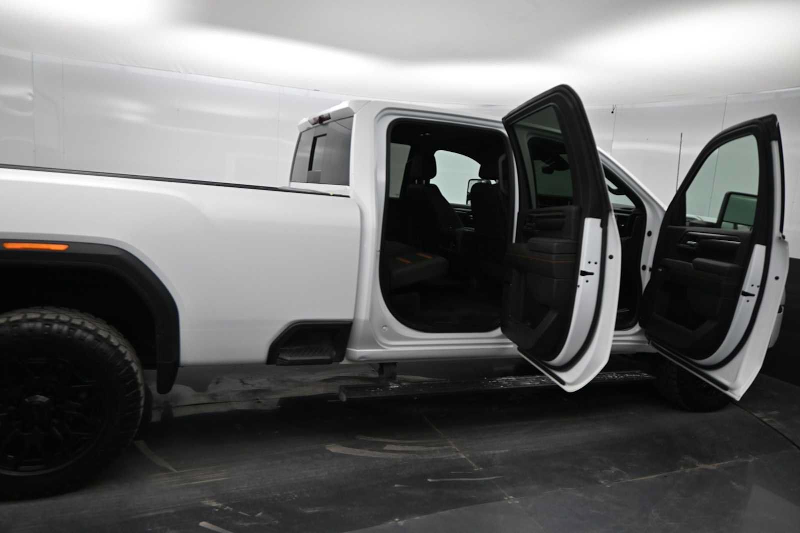 Used 2024 GMC Sierra 2500 AT4 w/ AT4 Premium Plus Package AWD/4WD image 36