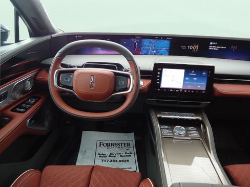 Used 2025 Lincoln Nautilus Black Label AWD/4WD image 11
