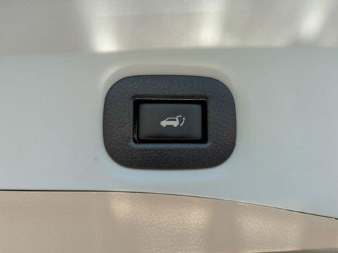 Certified 2019 Nissan Rogue SV FWD image 21