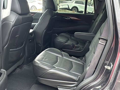 Used 2015 Cadillac Escalade Premium image 25