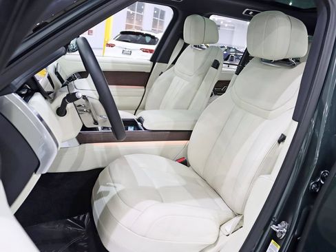 Used 2025 Land Rover Range Rover SE AWD/4WD image 31
