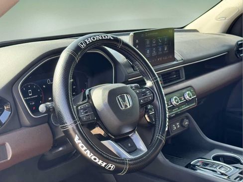 Used 2025 Honda Pilot Elite image 14