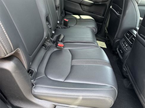 Used 2024 Honda Pilot Touring image 16