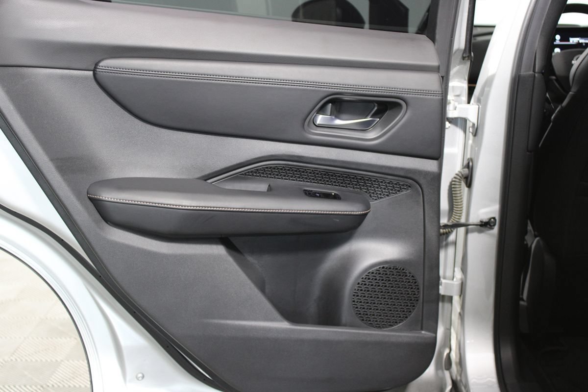 Used 2023 Nissan Ariya FWD image 24
