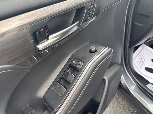 Used 2020 Toyota Highlander Limited AWD/4WD image 22