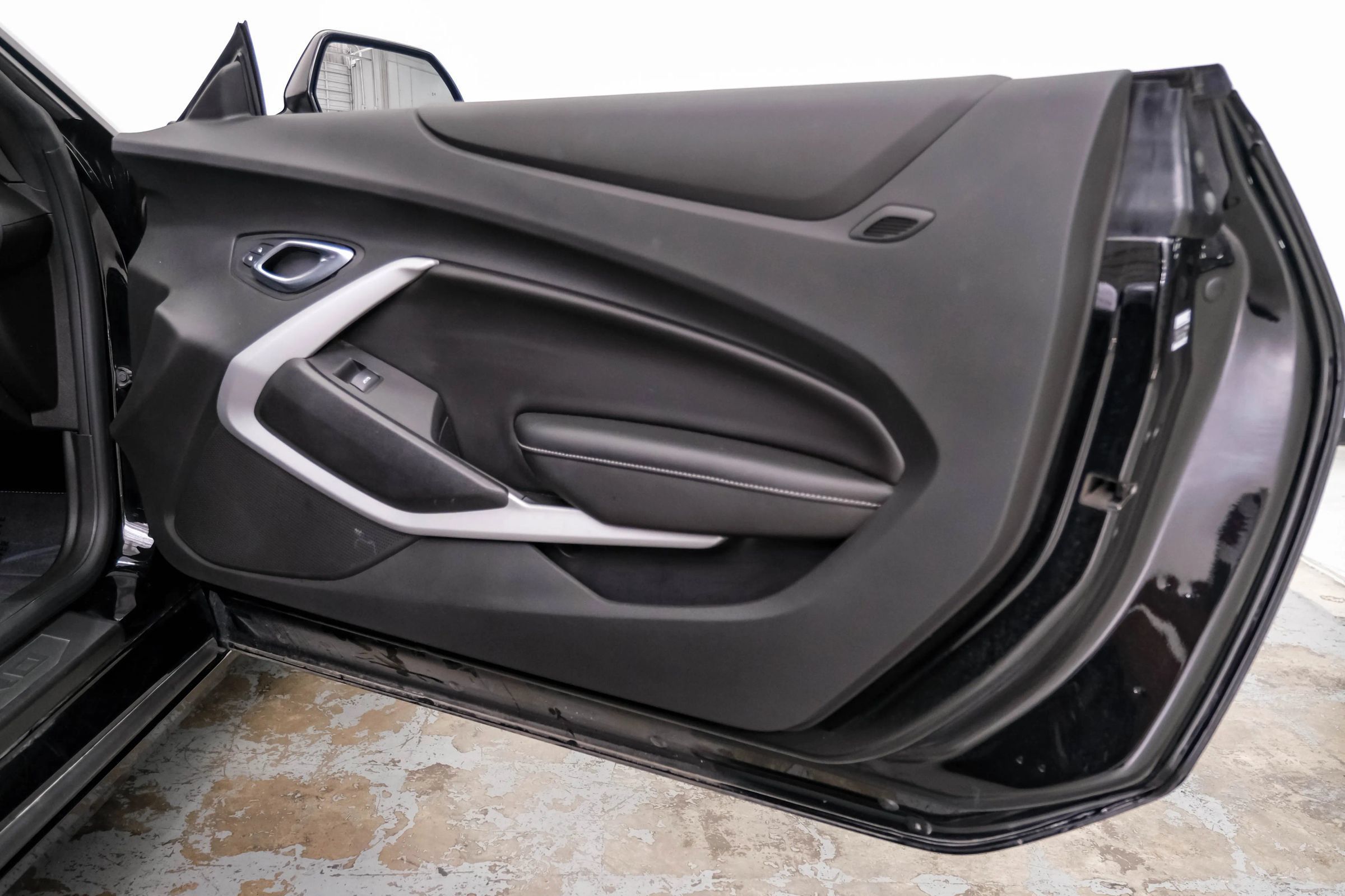 Used 2019 Chevrolet Camaro SS RWD image 40