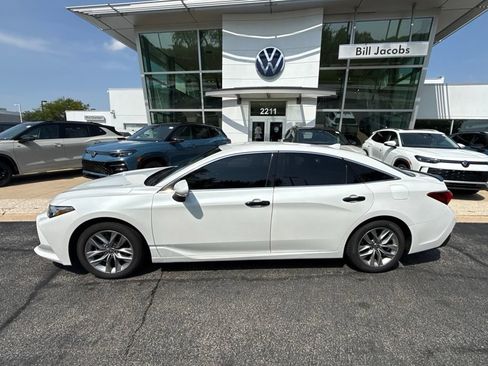 Used 2022 Toyota Avalon XLE FWD image 3