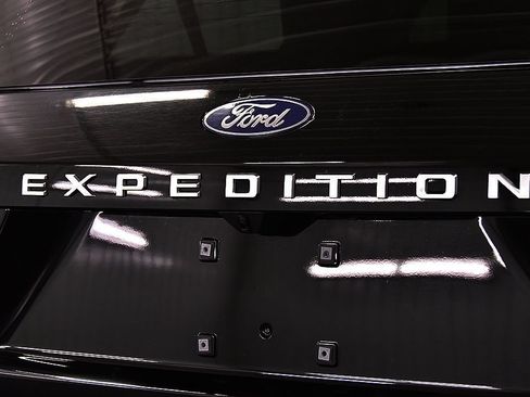 Used 2025 Ford Expedition Max Platinum AWD/4WD image 11