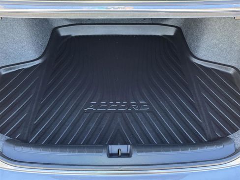 Used 2018 Honda Accord Touring image 16