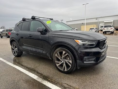 Used 2020 Volvo XC40 T5 R-Design image 2