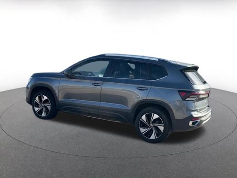 Used 2025 Volkswagen Taos SE image 11