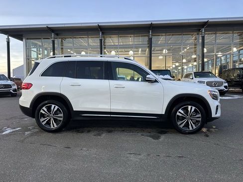 Used 2025 Mercedes-Benz GLB 250 4MATIC image 8